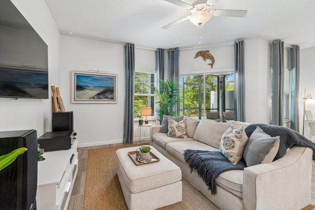 242 Boracay Cir, St Johns, FL 32259