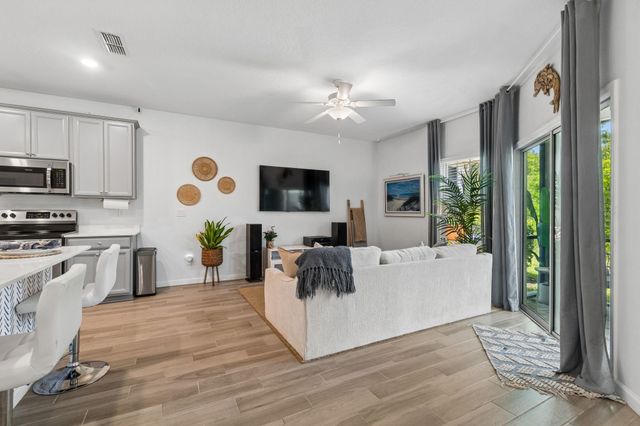 242 Boracay Cir, St Johns, FL 32259