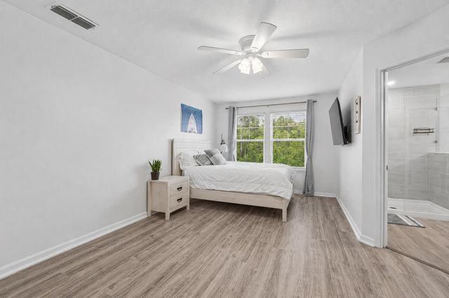 242 Boracay Cir, St Johns, FL 32259