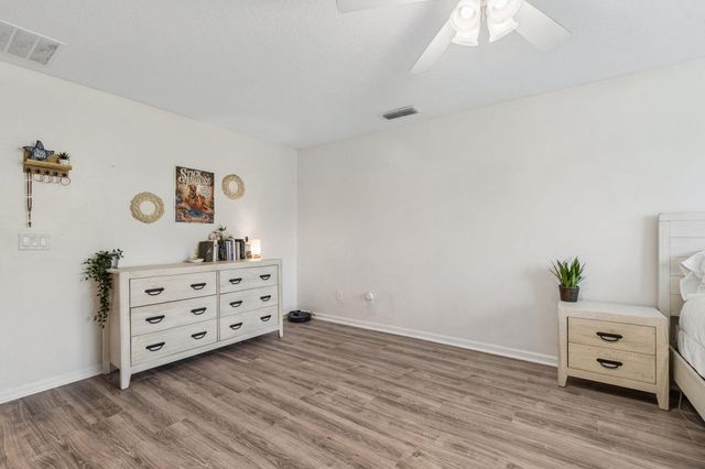 242 Boracay Cir, St Johns, FL 32259