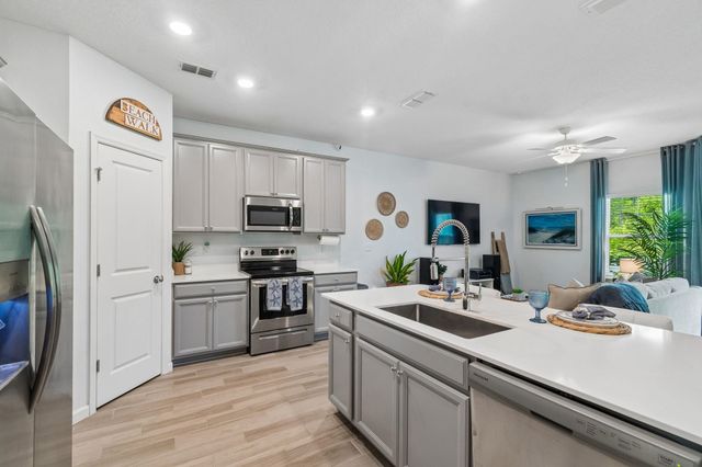 242 Boracay Cir, St Johns, FL 32259