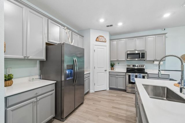 242 Boracay Cir, St Johns, FL 32259