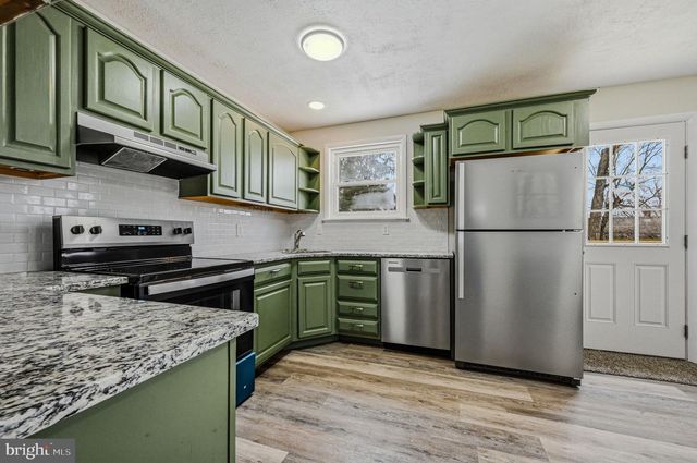 14 CHERRY RD, New Castle, DE 19720