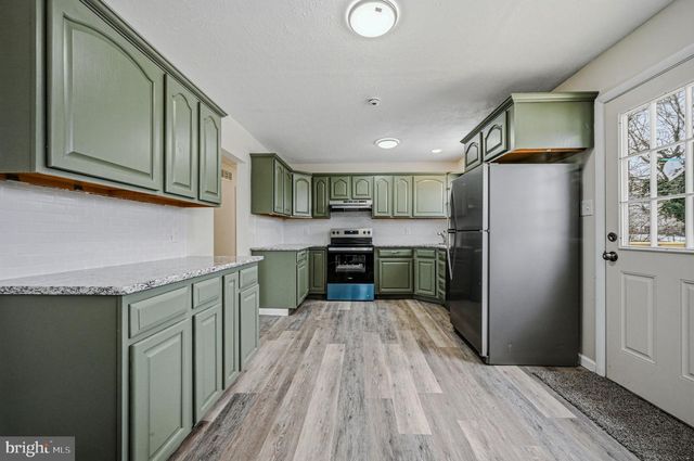 14 CHERRY RD, New Castle, DE 19720