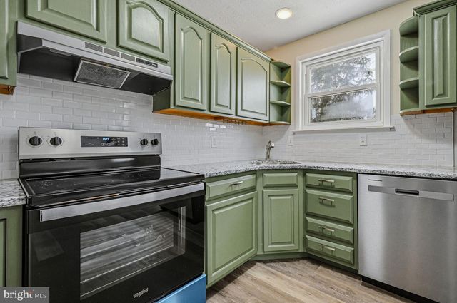 14 CHERRY RD, New Castle, DE 19720