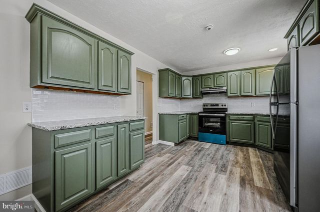 14 CHERRY RD, New Castle, DE 19720