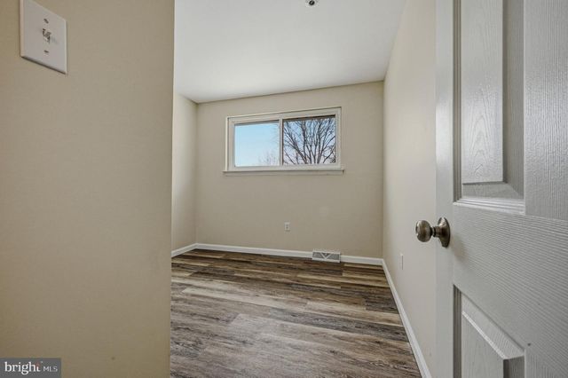 14 CHERRY RD, New Castle, DE 19720