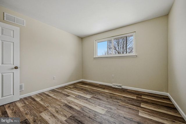 14 CHERRY RD, New Castle, DE 19720