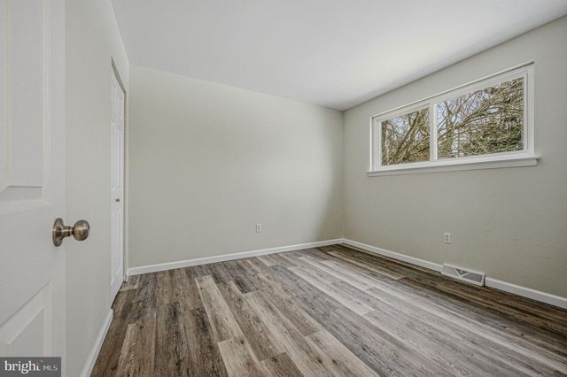 14 CHERRY RD, New Castle, DE 19720