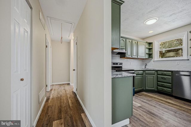 14 CHERRY RD, New Castle, DE 19720