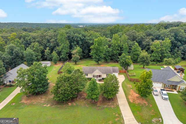 423 N Point Circle, Hartwell, GA 30643