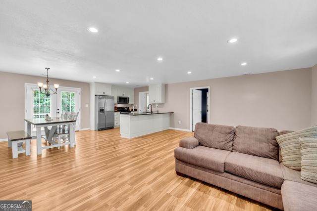 423 N Point Circle, Hartwell, GA 30643