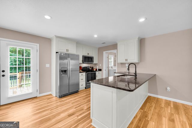423 N Point Circle, Hartwell, GA 30643