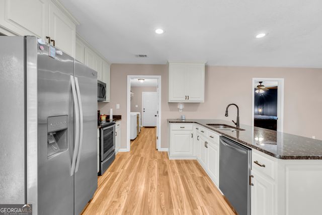 423 N Point Circle, Hartwell, GA 30643