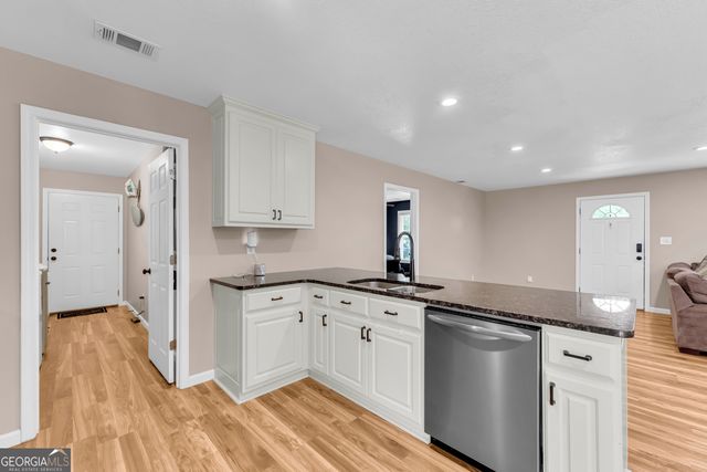 423 N Point Circle, Hartwell, GA 30643