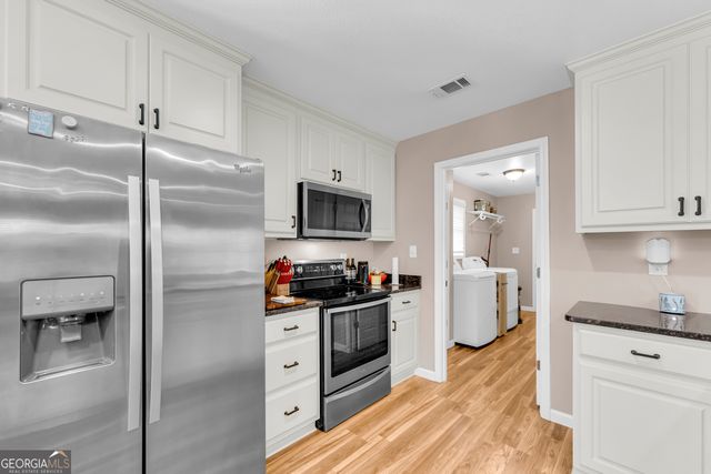 423 N Point Circle, Hartwell, GA 30643
