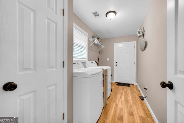 423 N Point Circle, Hartwell, GA 30643