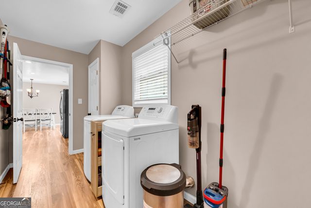 423 N Point Circle, Hartwell, GA 30643