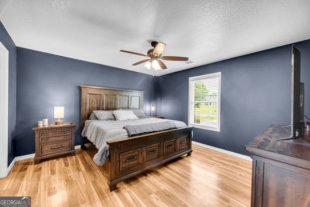 423 N Point Circle, Hartwell, GA 30643