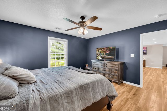 423 N Point Circle, Hartwell, GA 30643