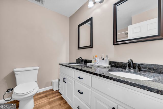 423 N Point Circle, Hartwell, GA 30643