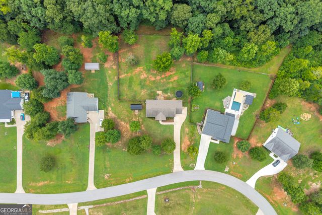 423 N Point Circle, Hartwell, GA 30643