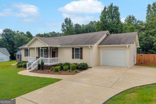 423 N Point Circle, Hartwell, GA 30643