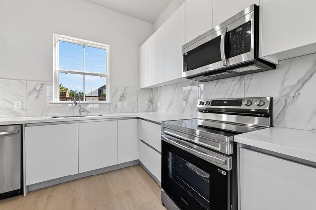 6702 Metro Blvd 6, Houston, TX 77083