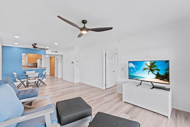 646 Snug Harbor Drive H101, Boynton Beach, FL 33435