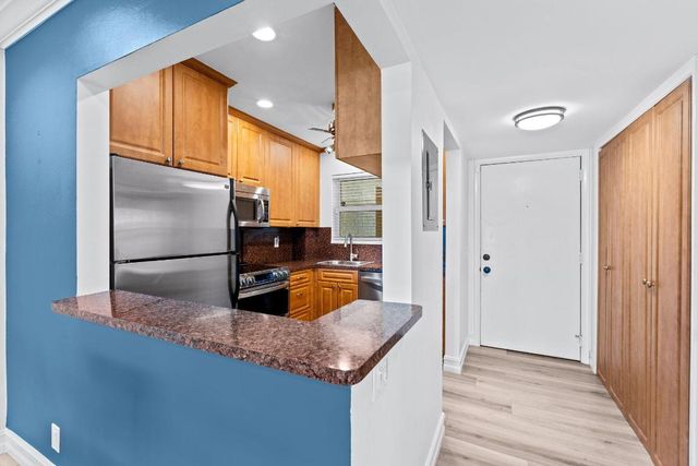 646 Snug Harbor Drive H101, Boynton Beach, FL 33435