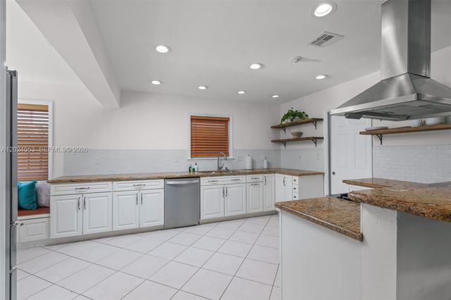 3627 NE 19th Ave, Oakland Park, FL 33308