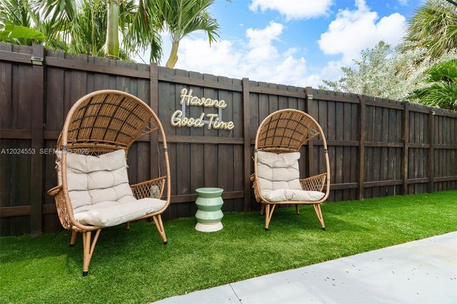 3627 NE 19th Ave, Oakland Park, FL 33308