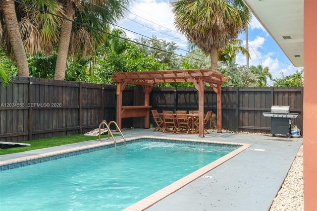 3627 NE 19th Ave, Oakland Park, FL 33308