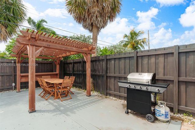 3627 NE 19th Ave, Oakland Park, FL 33308