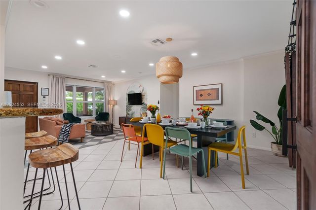 3627 NE 19th Ave, Oakland Park, FL 33308