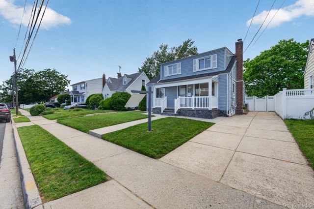 22 Kenneth Avenue, North Bellmore, NY 11710