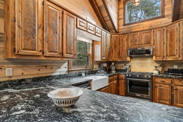 15 Bootleg Mountain Road, Morganton, GA 30560