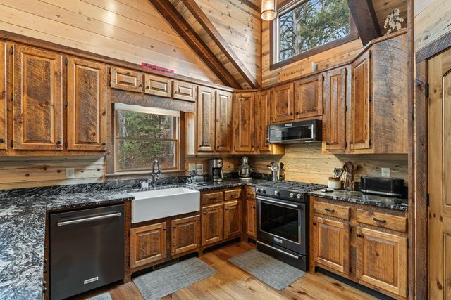 15 Bootleg Mountain Road, Morganton, GA 30560