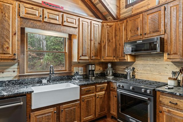 15 Bootleg Mountain Road, Morganton, GA 30560