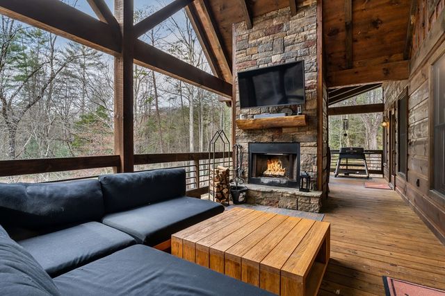 15 Bootleg Mountain Road, Morganton, GA 30560