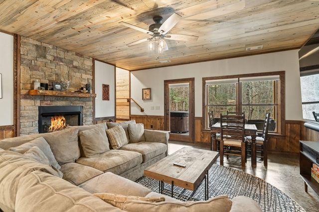 15 Bootleg Mountain Road, Morganton, GA 30560