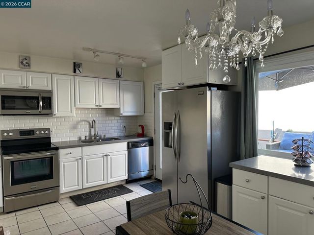 4 Sheffield Ct, San Pablo, CA 94806