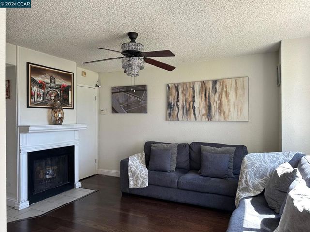 4 Sheffield Ct, San Pablo, CA 94806