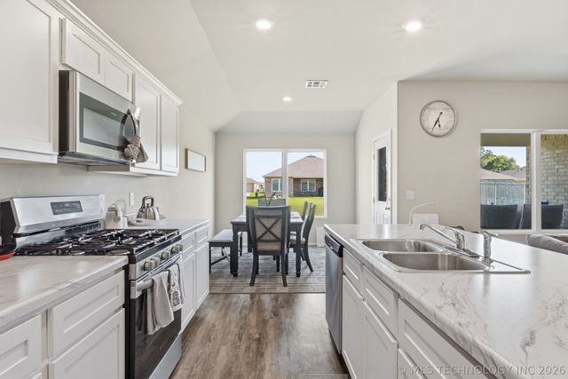 8508 E 162nd Place S, Bixby, OK 74008