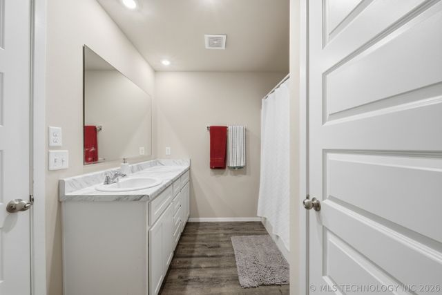 8508 E 162nd Place S, Bixby, OK 74008