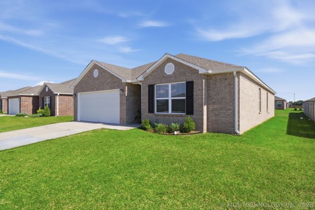 8508 E 162nd Place S, Bixby, OK 74008