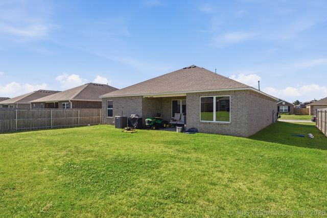 8508 E 162nd Place S, Bixby, OK 74008