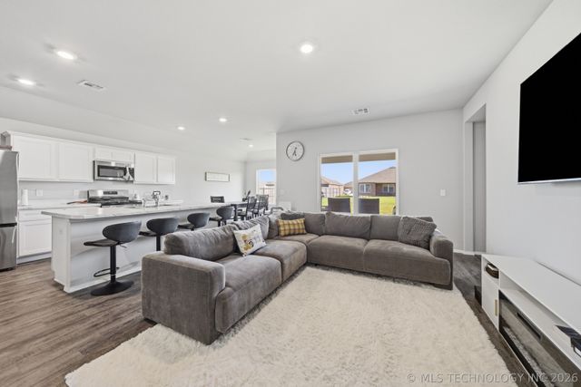 8508 E 162nd Place S, Bixby, OK 74008