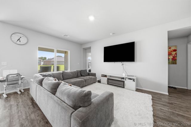 8508 E 162nd Place S, Bixby, OK 74008