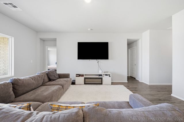 8508 E 162nd Place S, Bixby, OK 74008